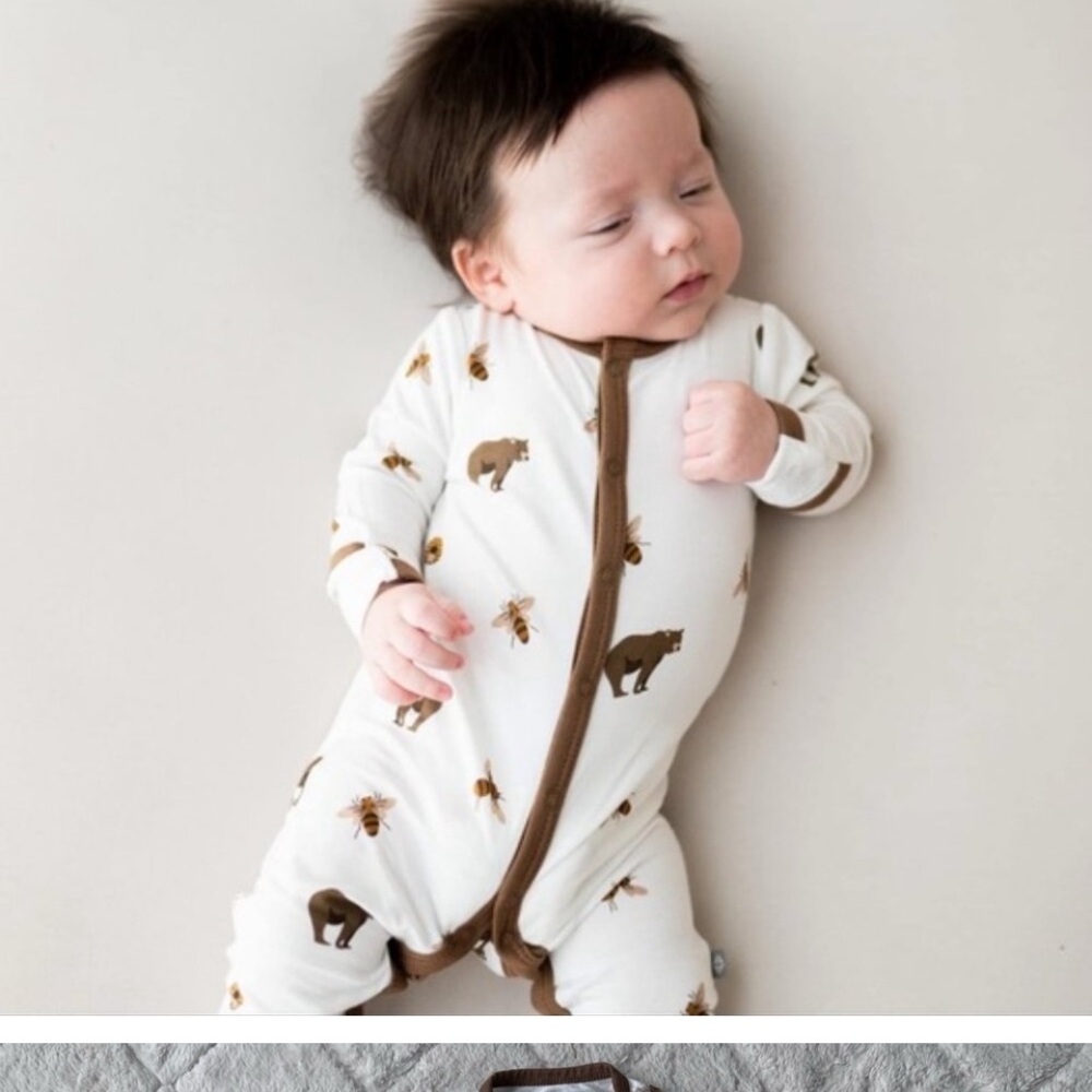 Kyte Baby | “Honey Bear” Front Button Footie Pajamas | Size 6-12 Months